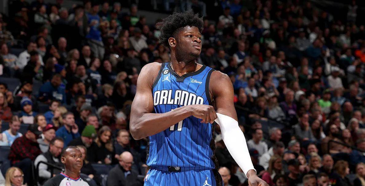 猛龙神操作:签下班巴7天就裁,竟为再用10天合同签回!6号秀的NBA流浪记